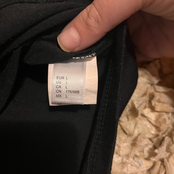 Rose embroidered large top - Picture 2 of 4